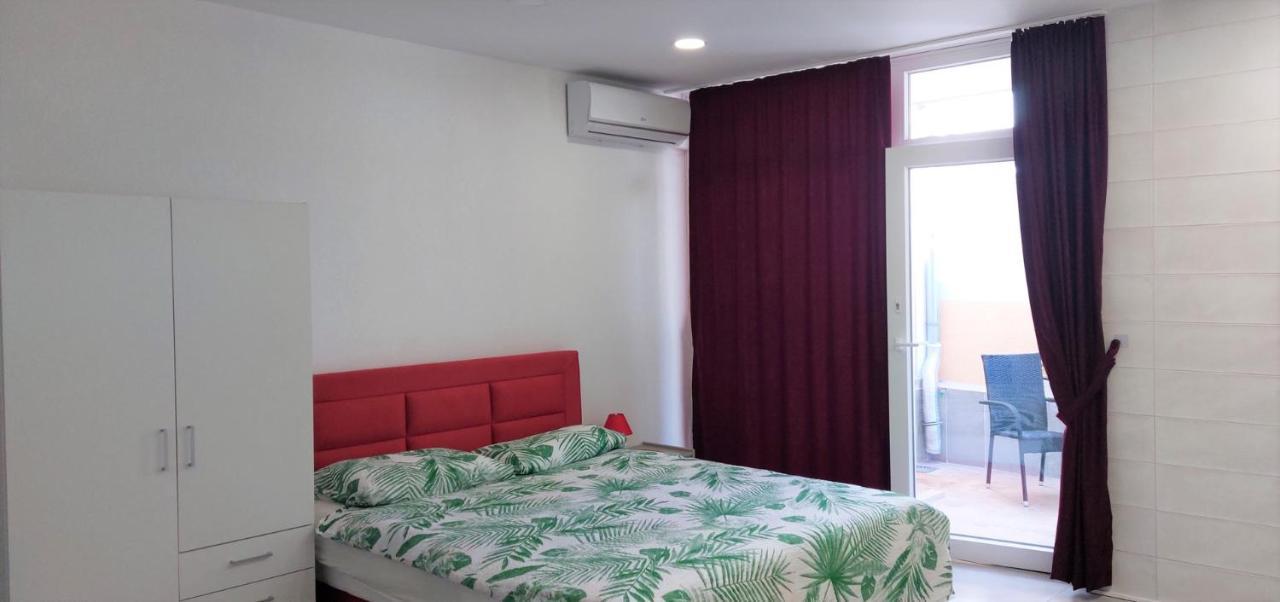 Amore House With Apartment Umago Exterior foto